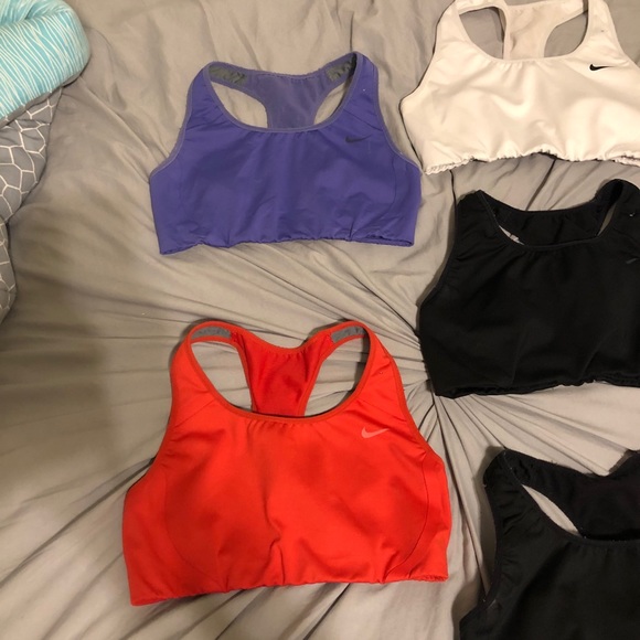 Size Small Nike Women’s Sports Bra - Picture 4 of 5